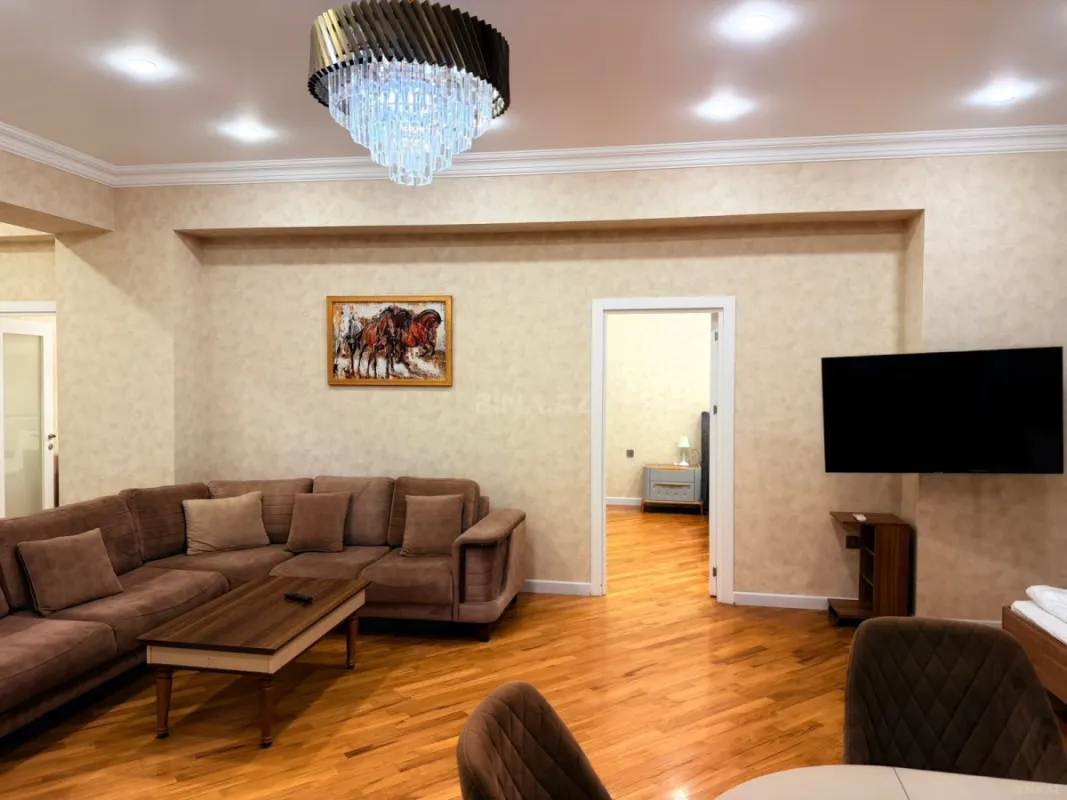 Kirayə verilir 3 otaqlı mənzil 110 m²