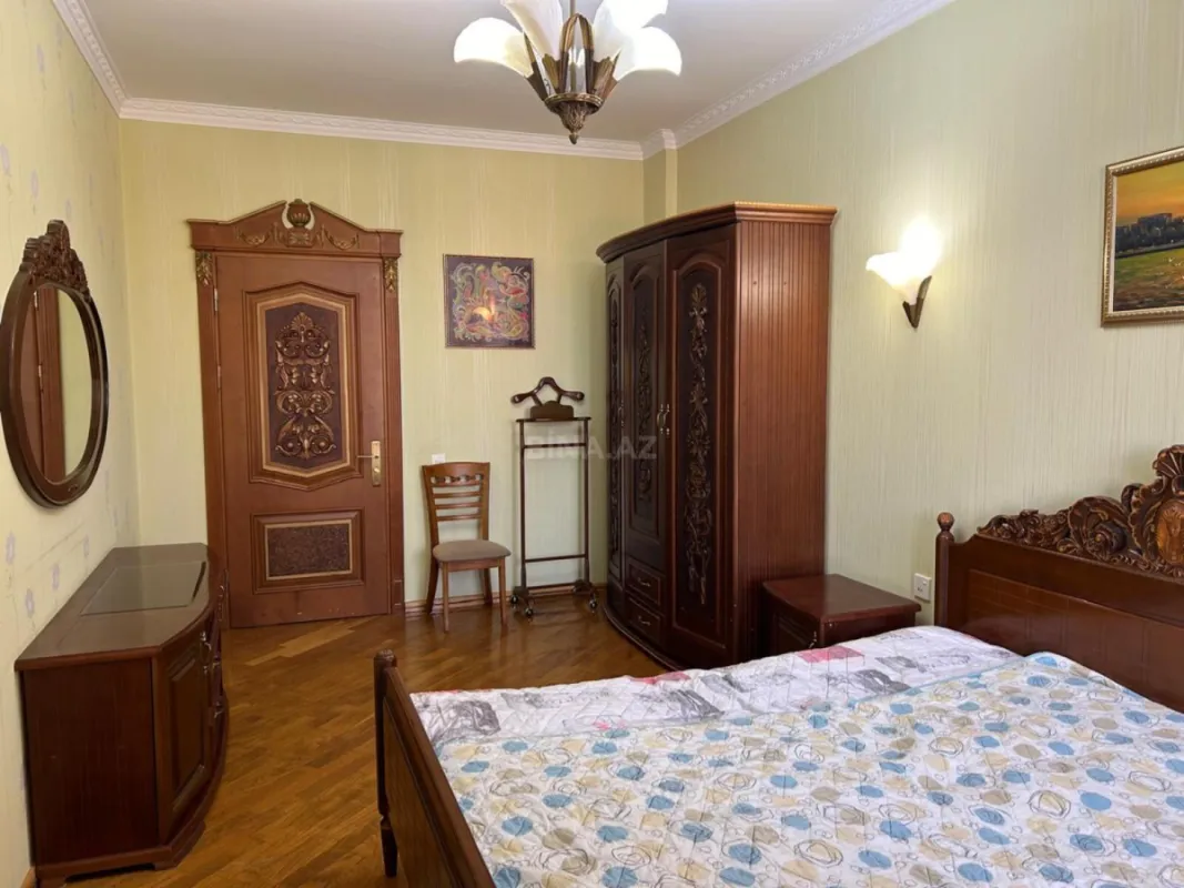 Kirayə verilir 3 otaqlı mənzil 130 m²