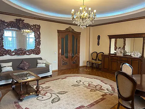 Kirayə verilir 3 otaqlı mənzil 130 m²