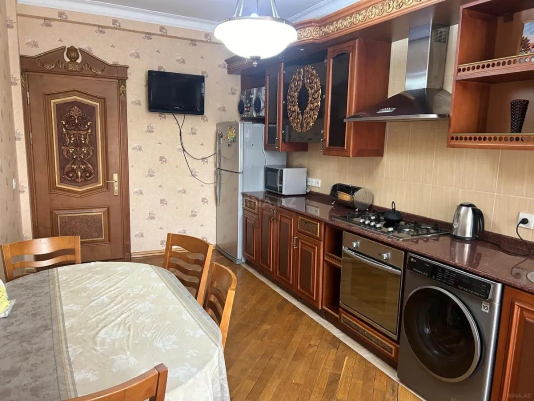 Kirayə verilir 3 otaqlı mənzil 130 m²