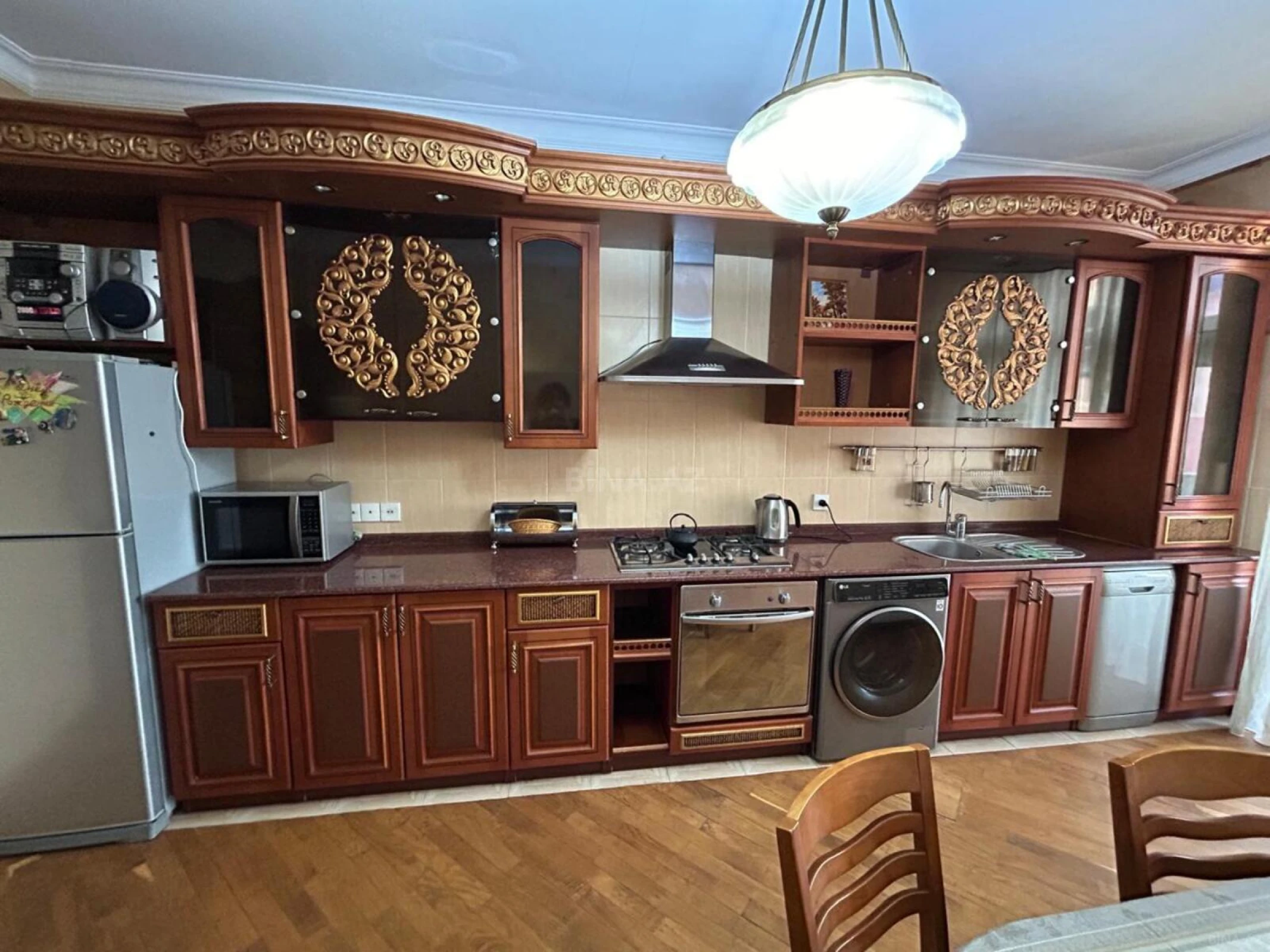 Kirayə verilir 3 otaqlı mənzil 130 m²