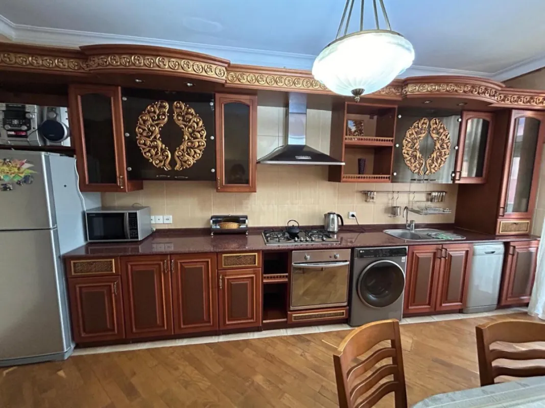 Kirayə verilir 3 otaqlı mənzil 130 m²