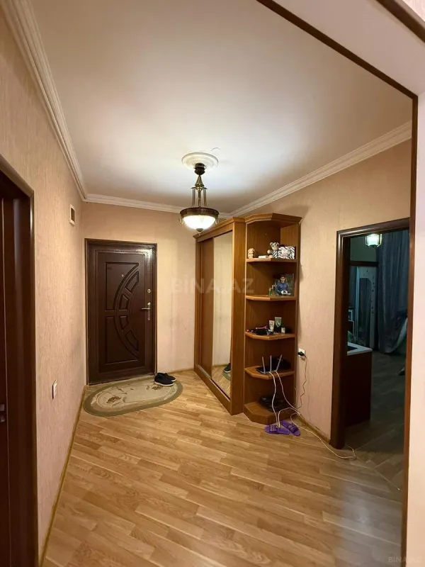Satılır 4 otaqlı mənzil 110 m²
