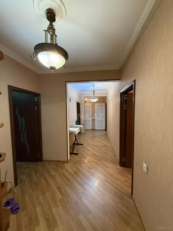 Satılır 4 otaqlı mənzil 110 m²