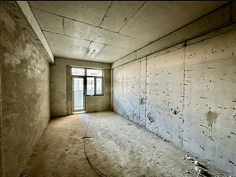Satılır 3 otaqlı mənzil 126 m²
