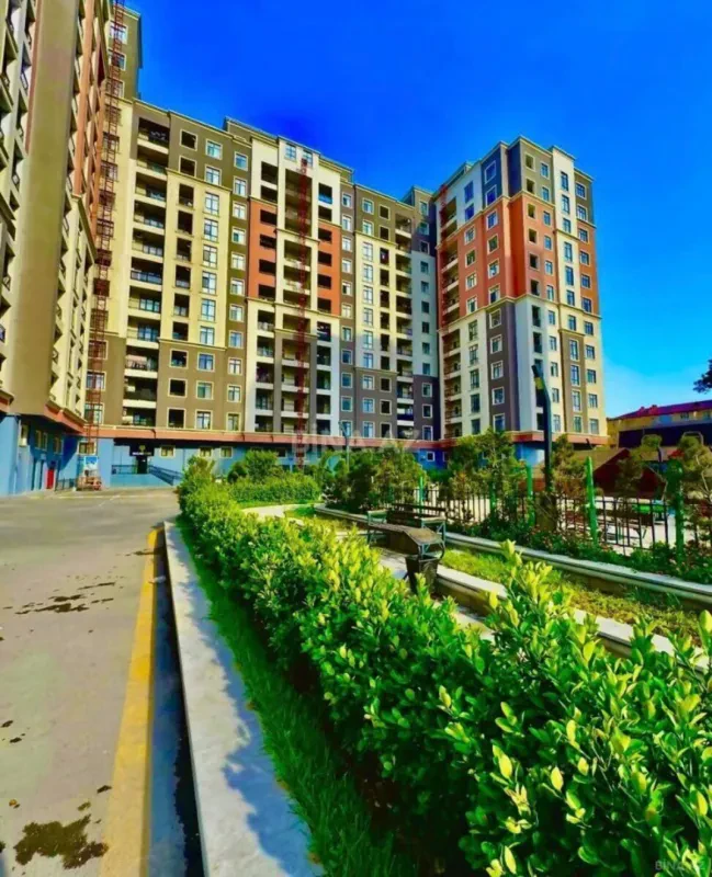 Satılır 3 otaqlı mənzil 126 m²