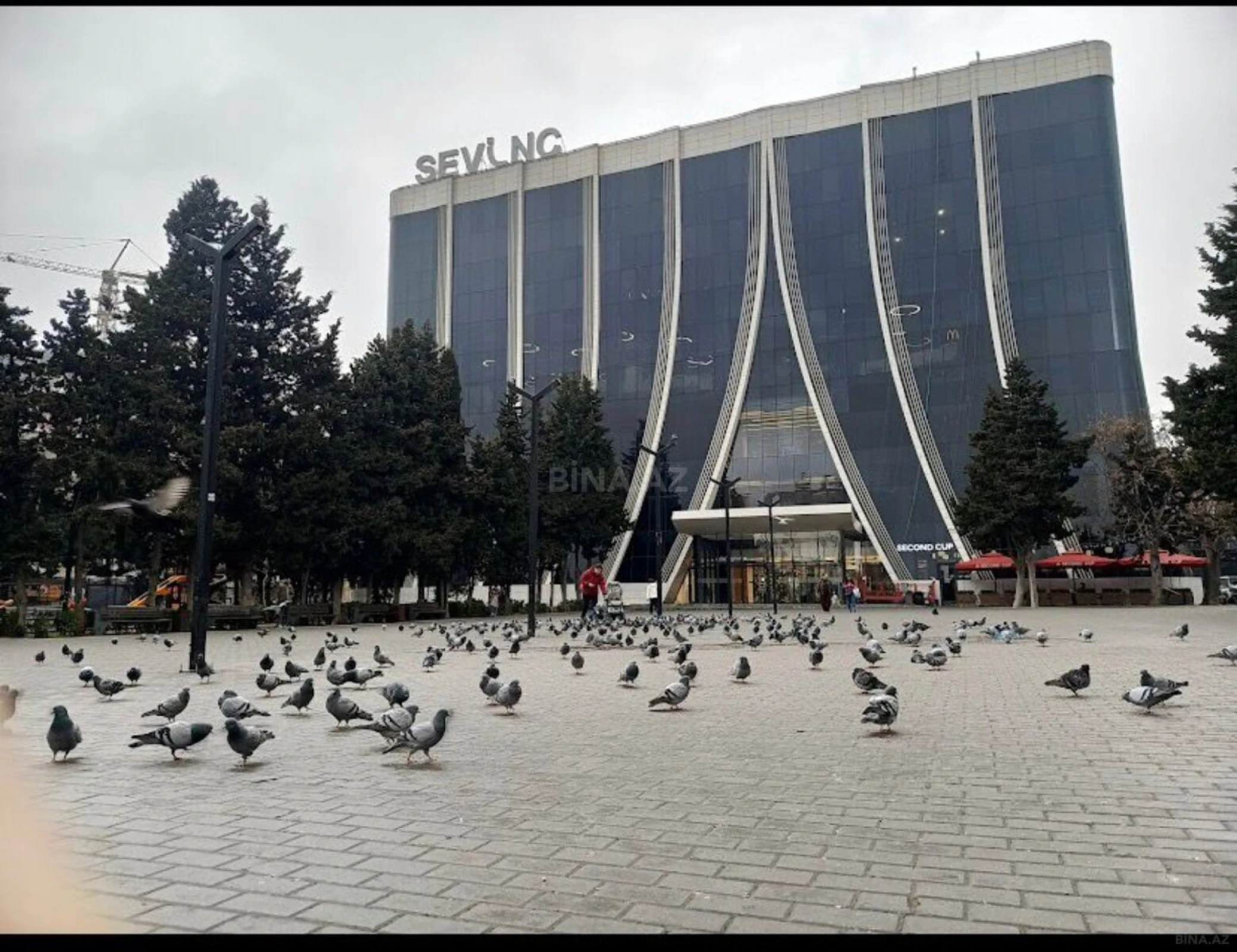 Satılır 3 otaqlı mənzil 126 m²