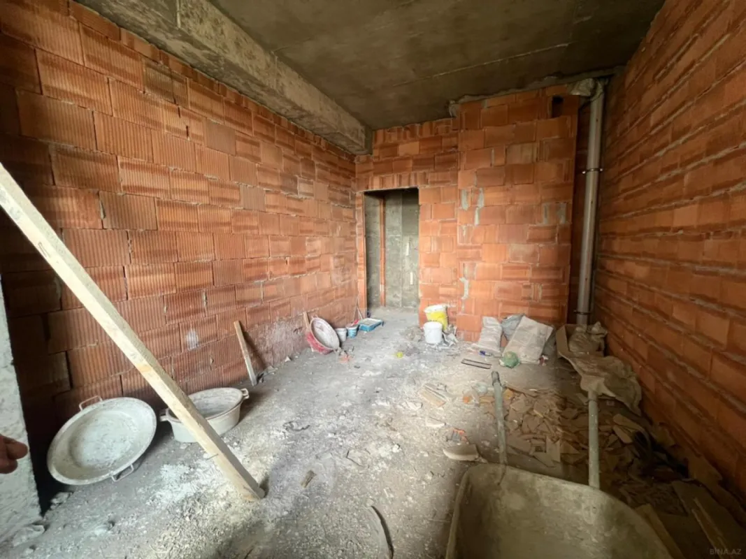 Satılır 3 otaqlı mənzil 130 m²