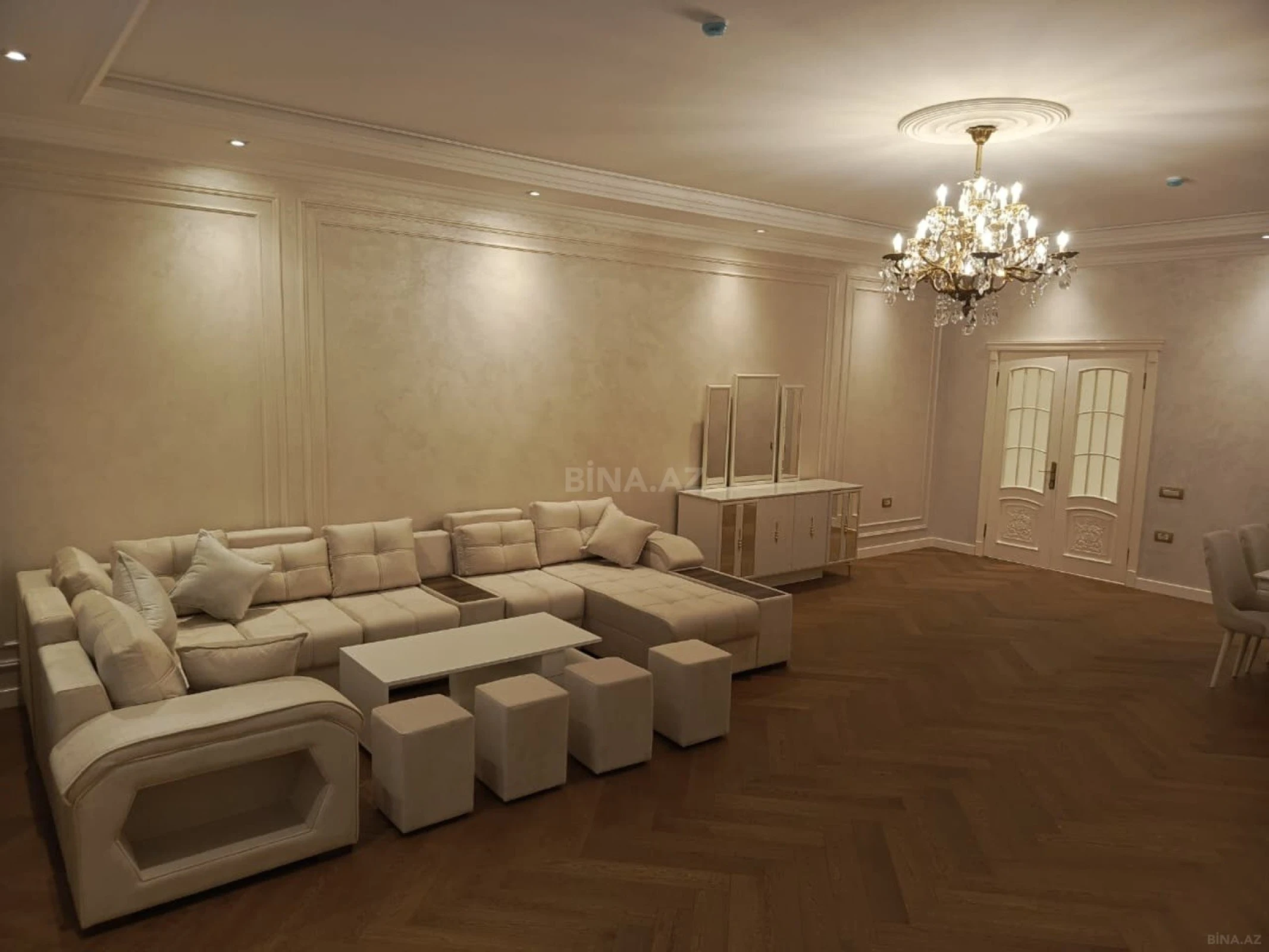 Kirayə verilir 3 otaqlı mənzil 150 m²