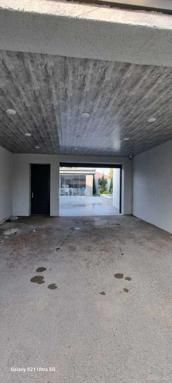 Satılır 5 otaqlı həyət evi 220 m²