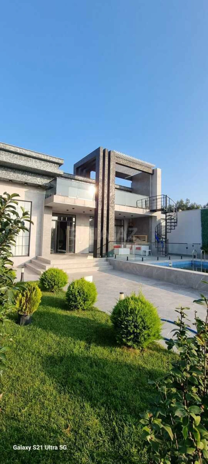 Satılır 5 otaqlı həyət evi 220 m²
