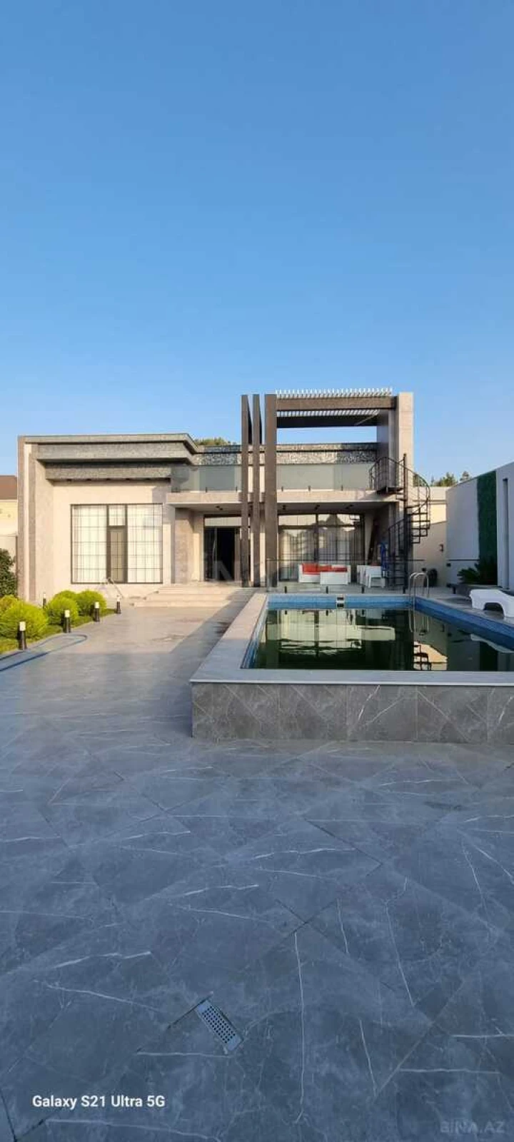 Satılır 5 otaqlı həyət evi 220 m²