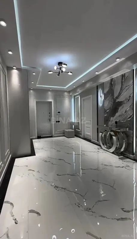 Satılır 3 otaqlı mənzil 137 m²