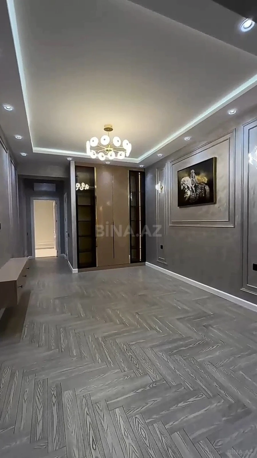 Satılır 3 otaqlı mənzil 137 m²