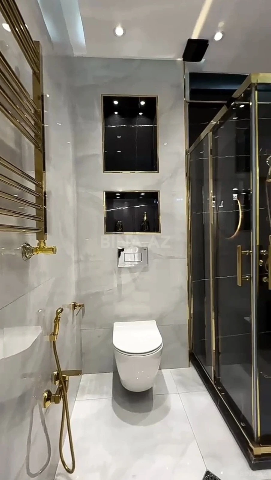 Satılır 3 otaqlı mənzil 137 m²