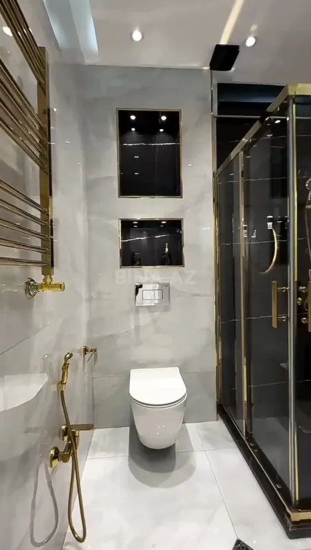 Satılır 3 otaqlı mənzil 137 m²