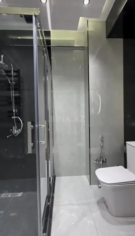 Satılır 3 otaqlı mənzil 137 m²