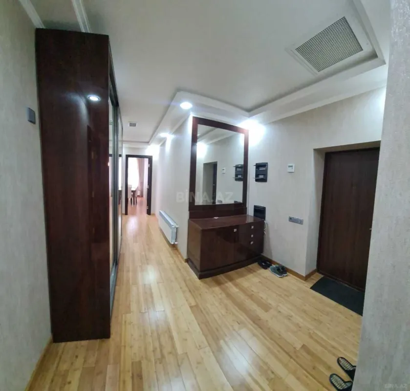 Satılır 3 otaqlı mənzil 110 m²