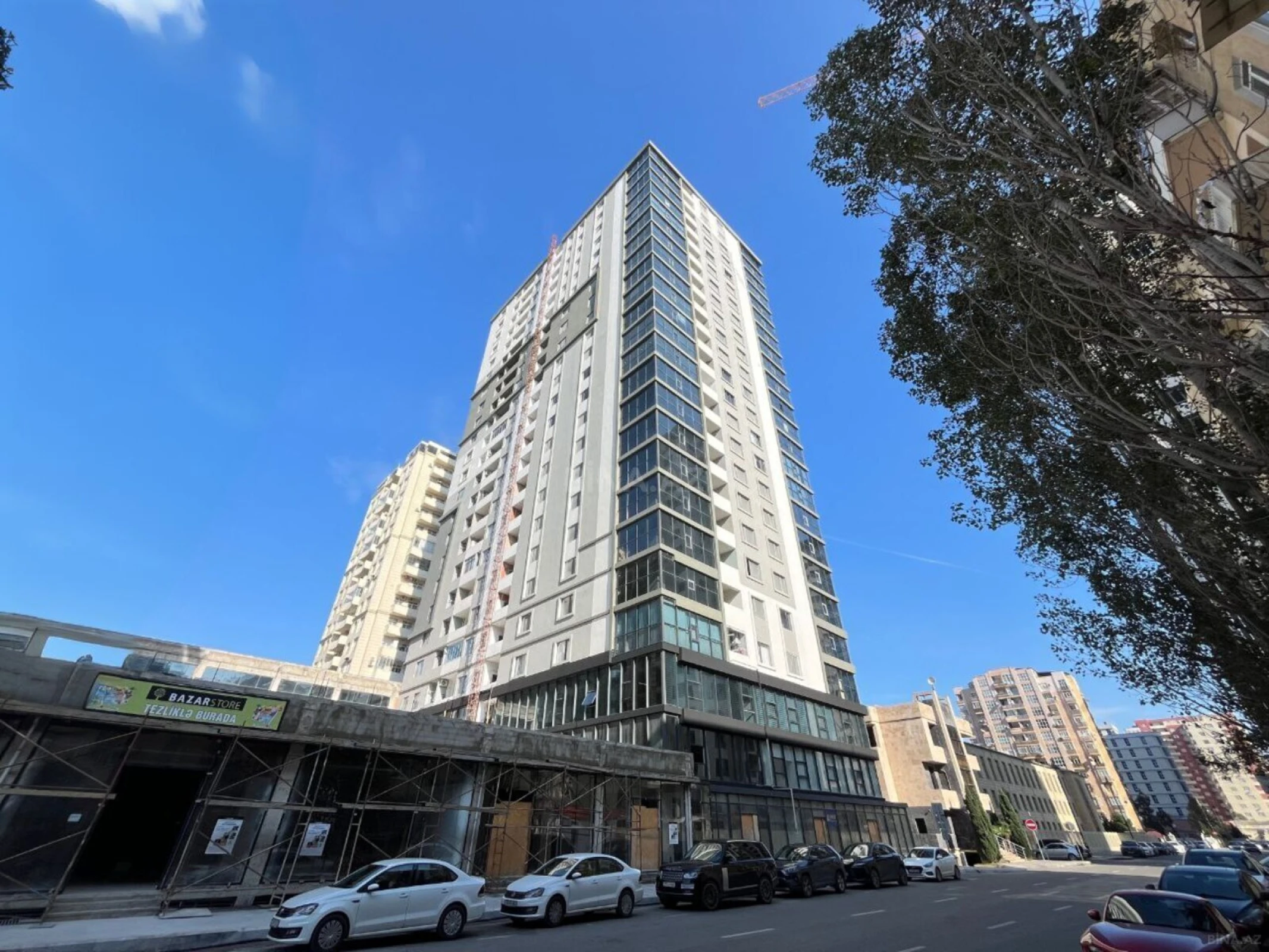 Satılır 4 otaqlı mənzil 184 m²