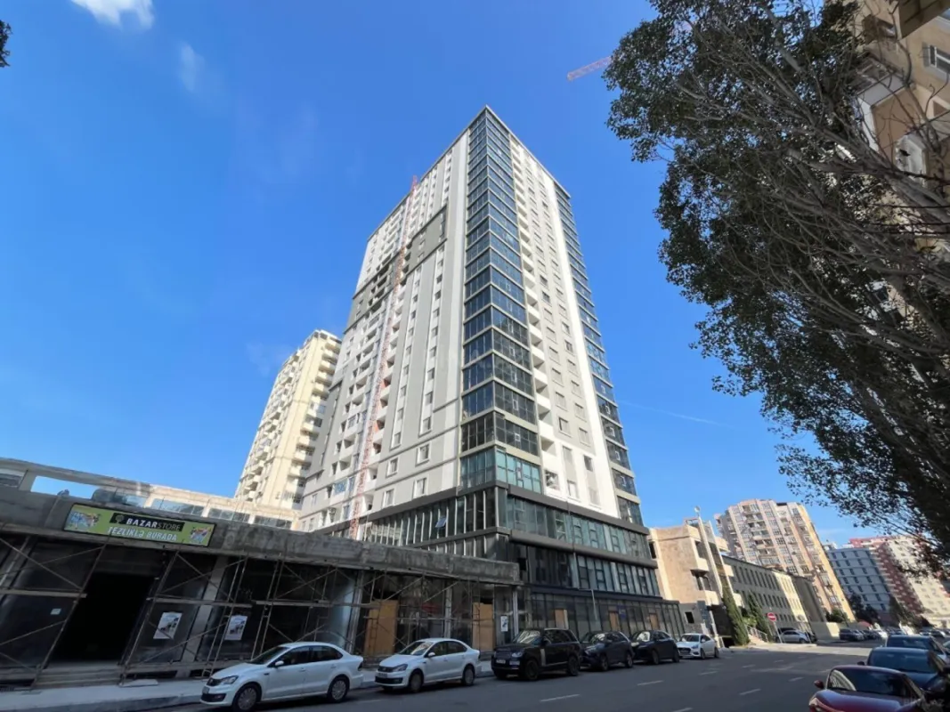 Satılır 4 otaqlı mənzil 184 m²