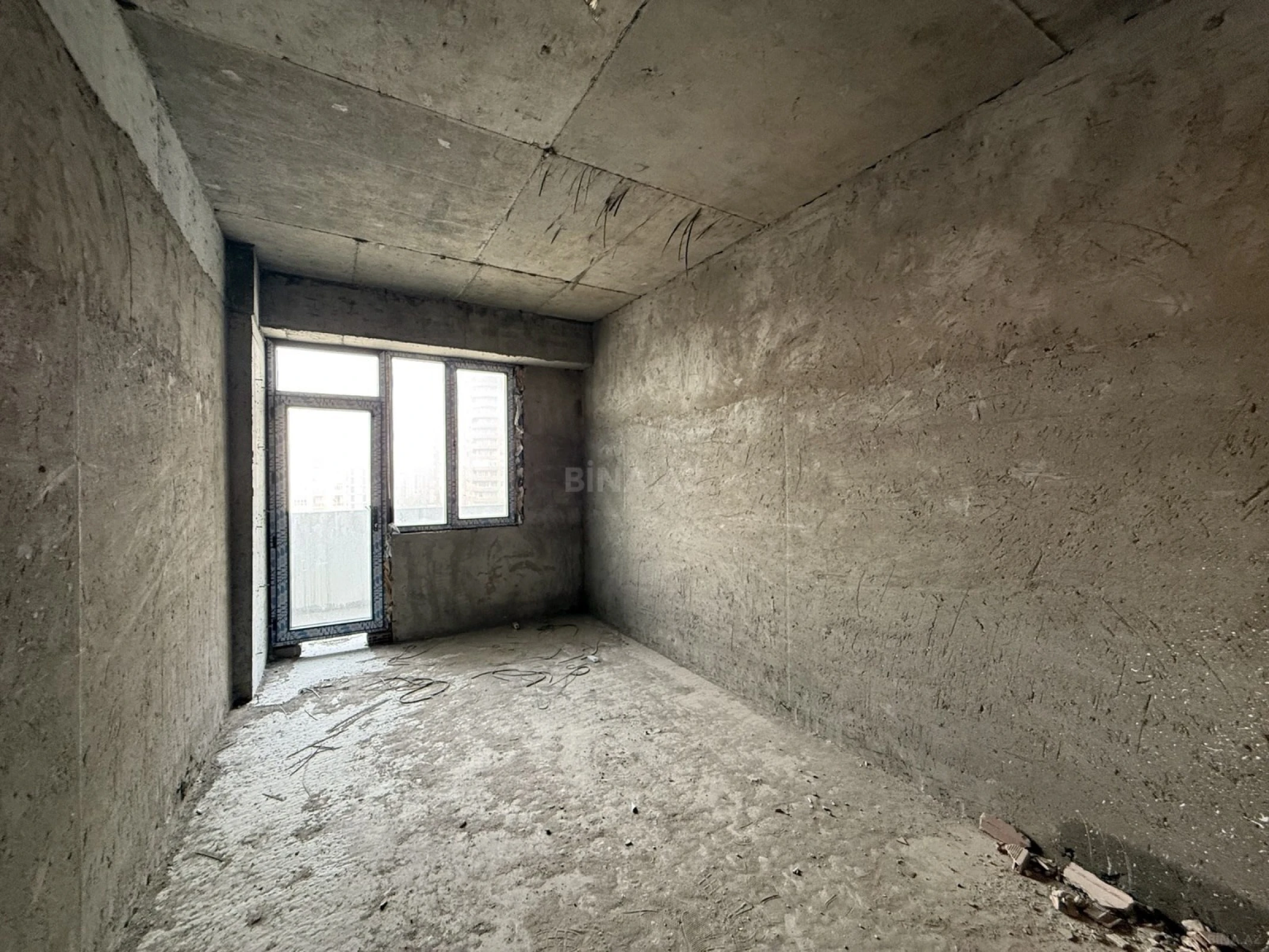 Satılır 4 otaqlı mənzil 184 m²