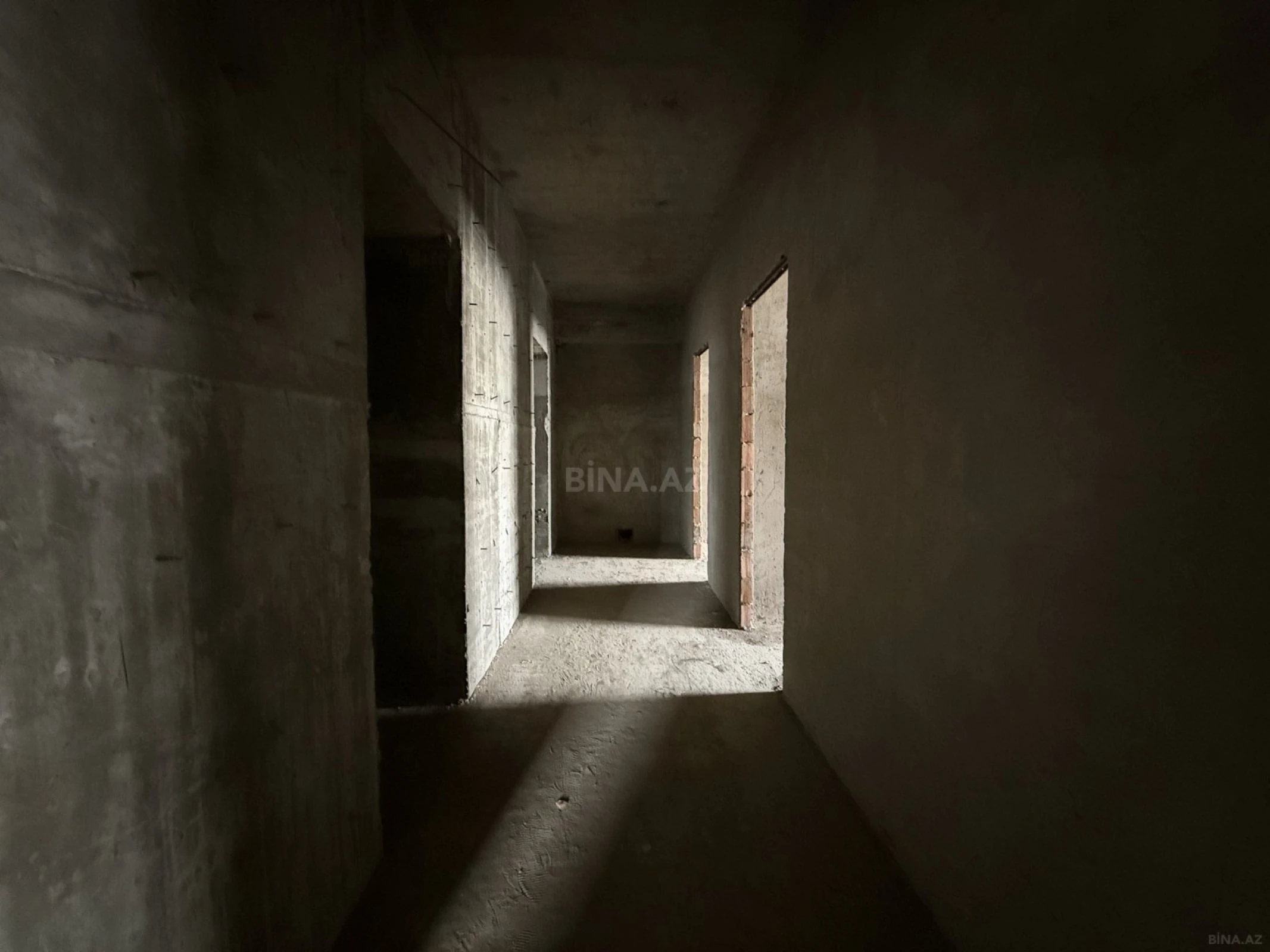 Satılır 4 otaqlı mənzil 184 m²