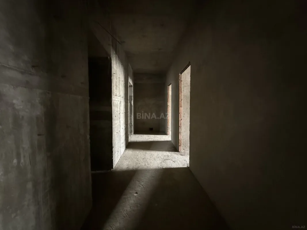 Satılır 4 otaqlı mənzil 184 m²