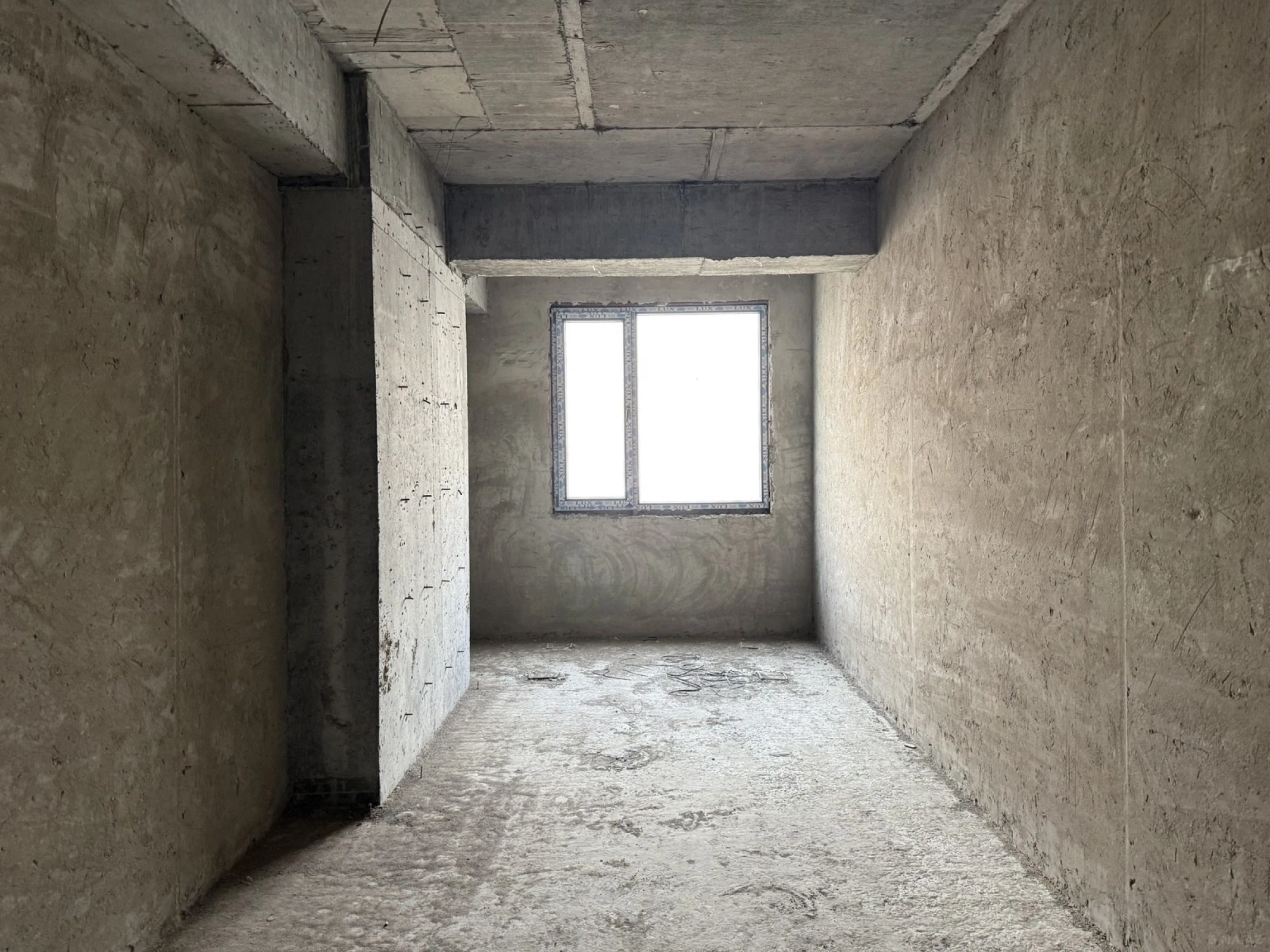 Satılır 4 otaqlı mənzil 184 m²