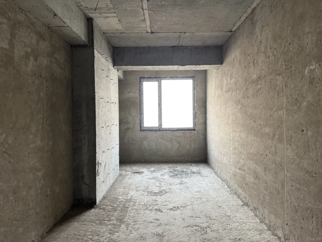 Satılır 4 otaqlı mənzil 184 m²