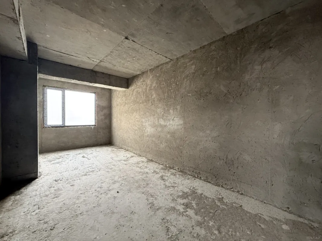 Satılır 4 otaqlı mənzil 184 m²