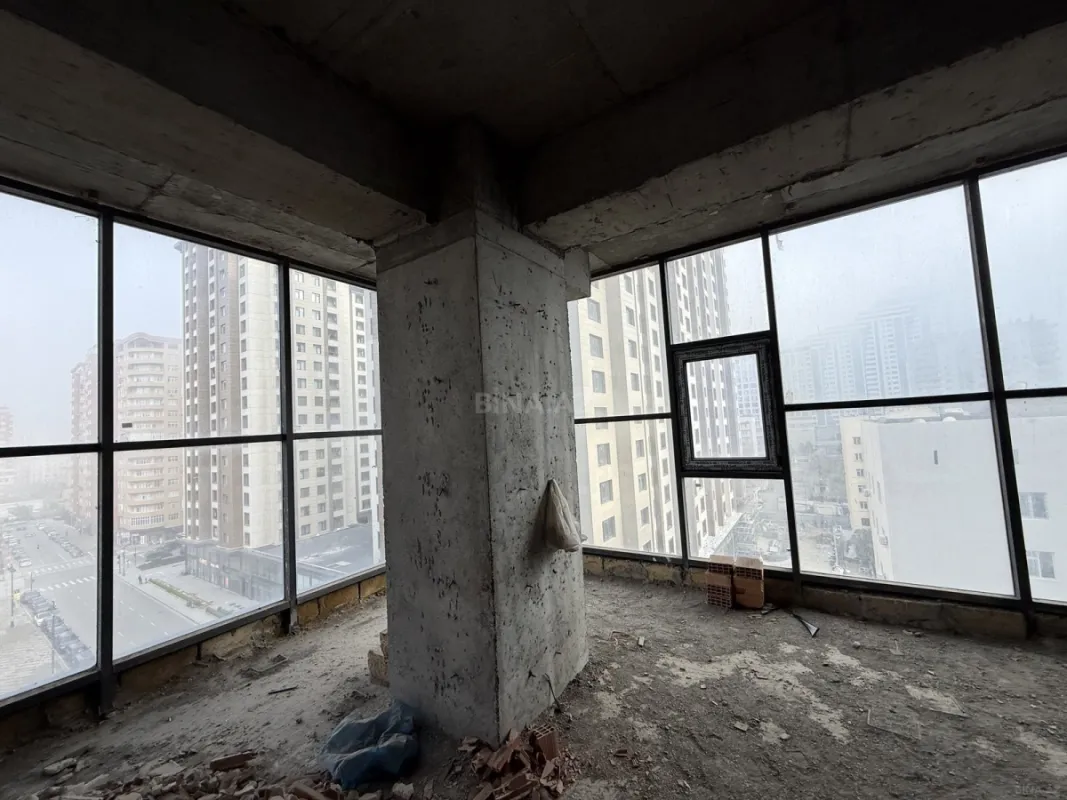 Satılır 4 otaqlı mənzil 184 m²