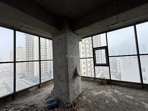 Satılır 4 otaqlı mənzil 184 m²