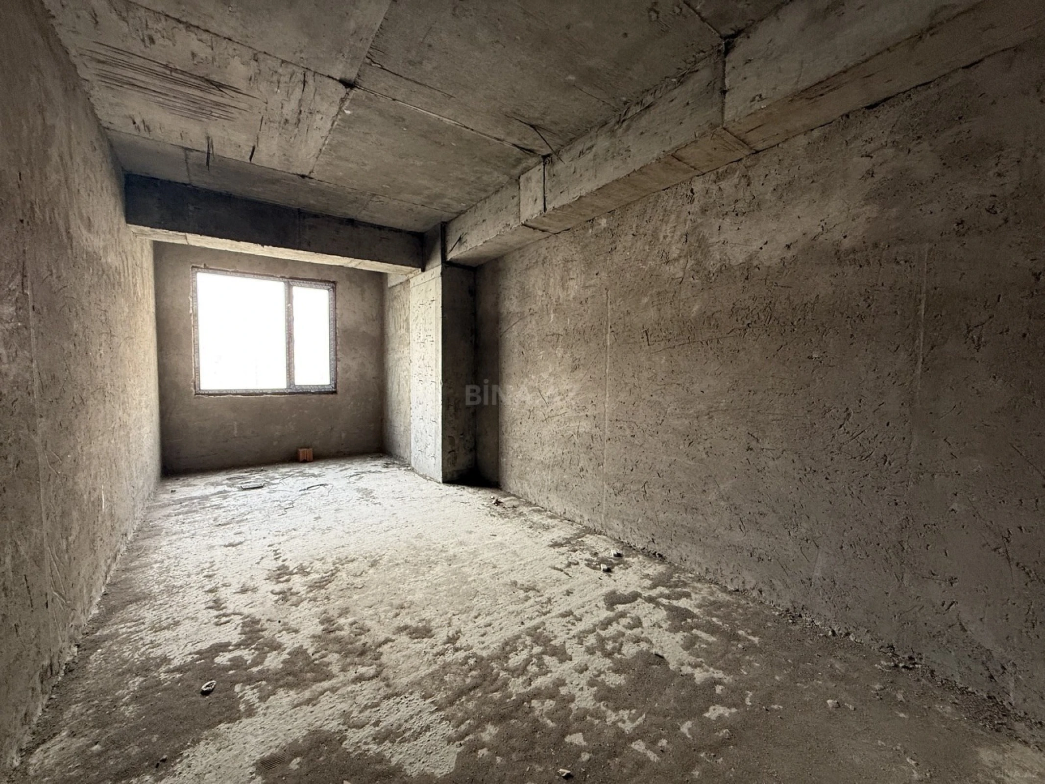 Satılır 4 otaqlı mənzil 184 m²