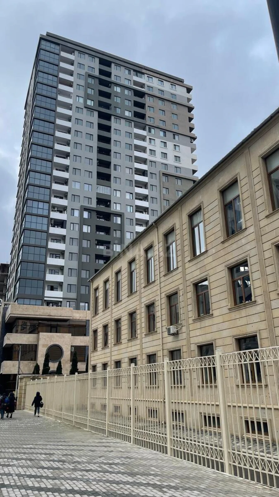 Satılır 4 otaqlı mənzil 184 m²