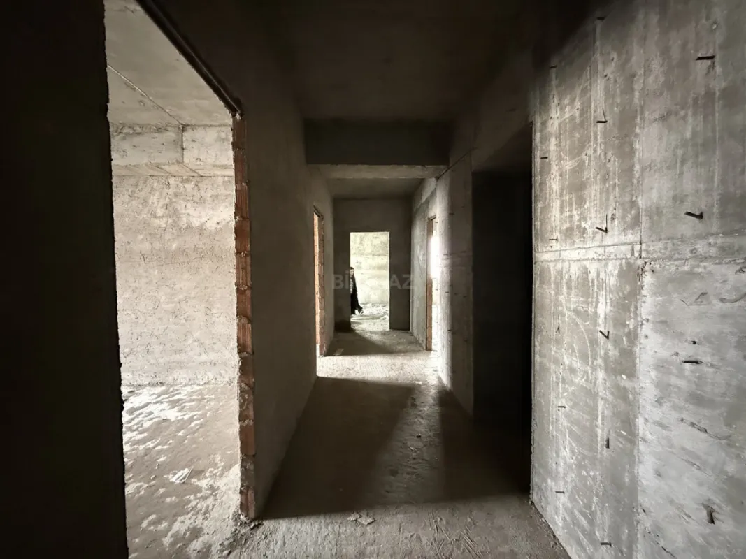 Satılır 4 otaqlı mənzil 184 m²