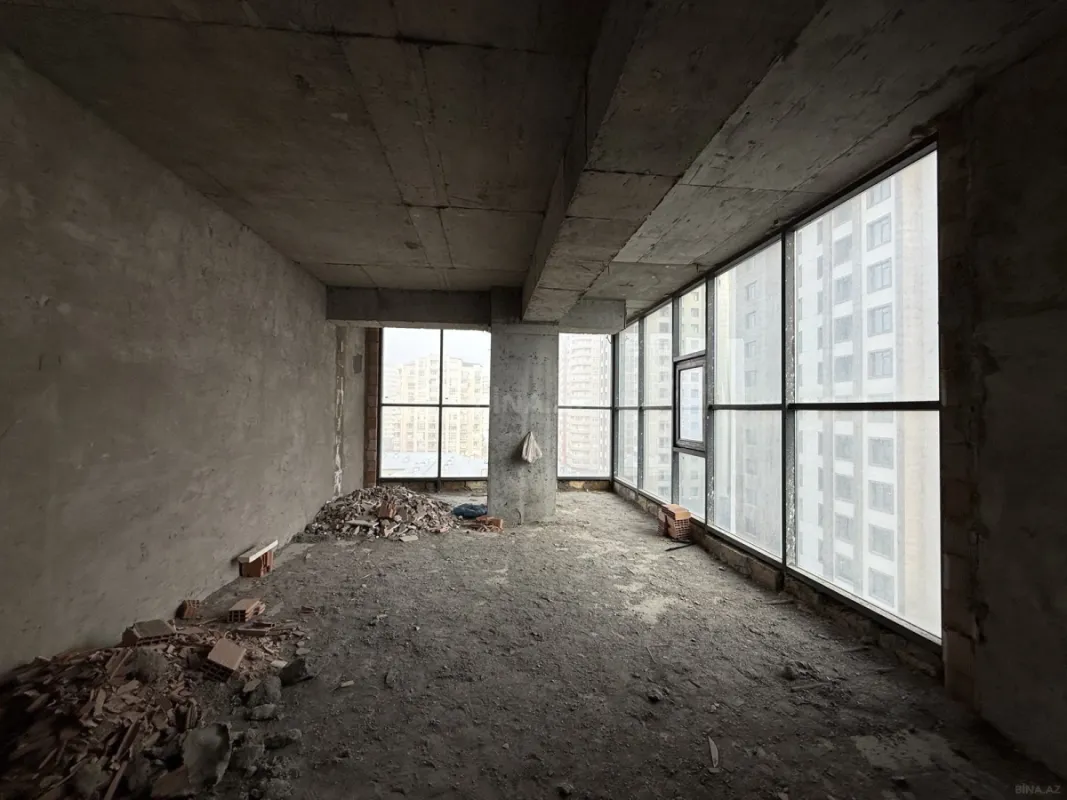 Satılır 4 otaqlı mənzil 184 m²