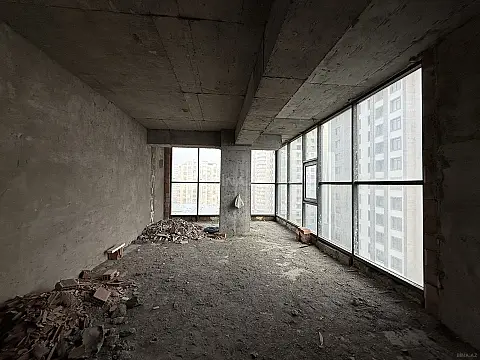 Satılır 4 otaqlı mənzil 184 m²