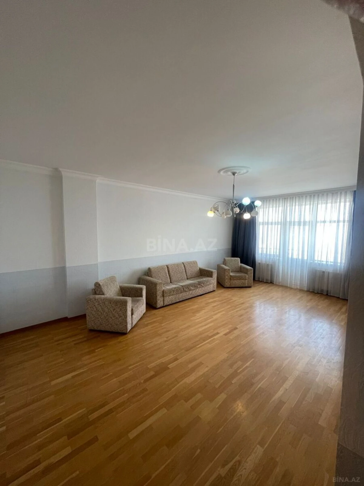Satılır 4 otaqlı mənzil 190 m²