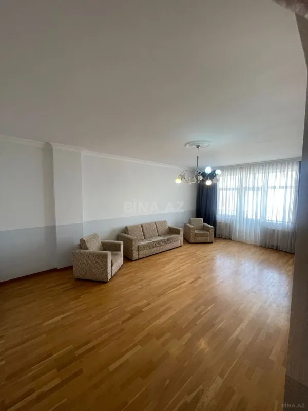 Satılır 4 otaqlı mənzil 190 m²