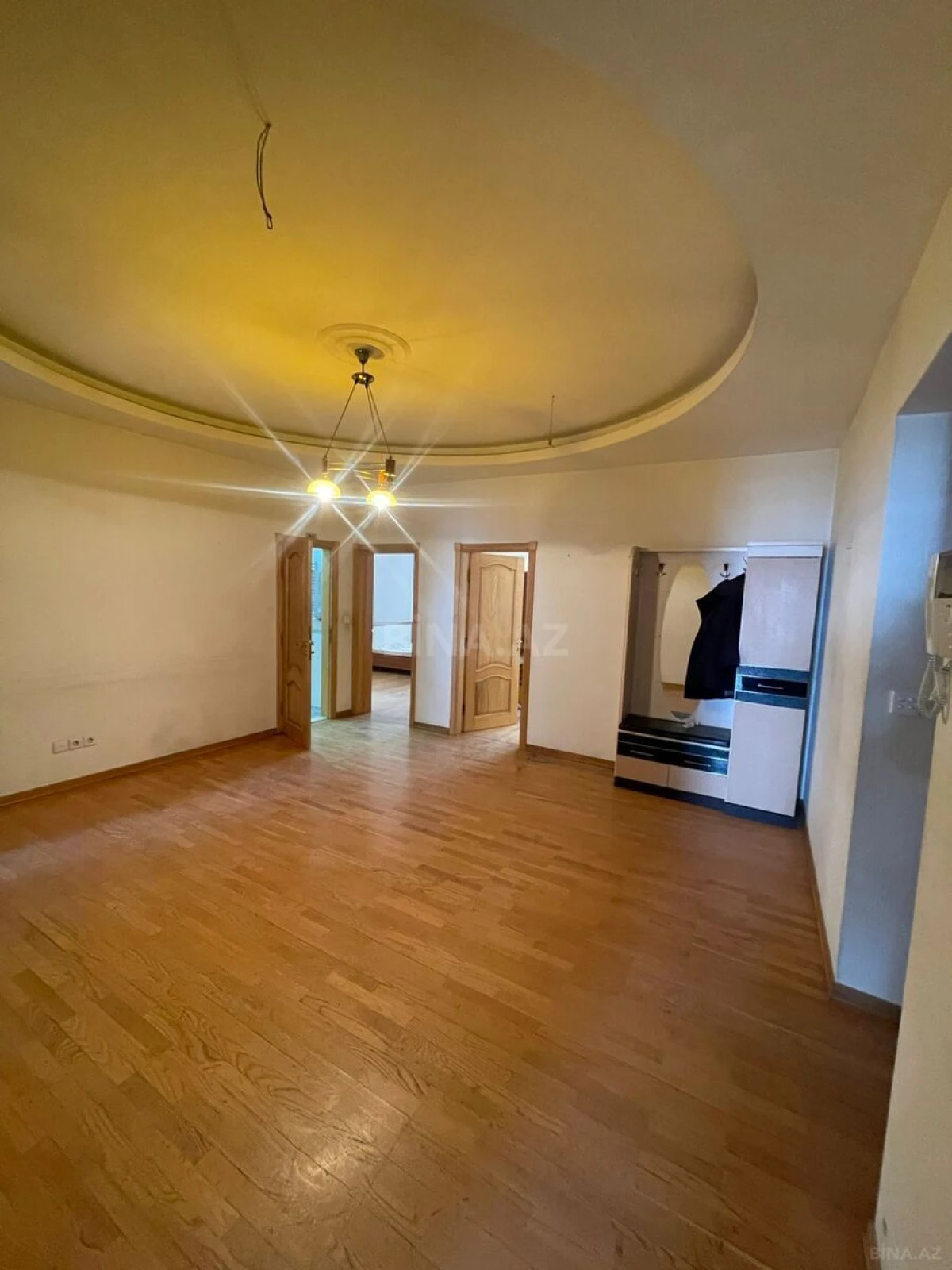 Satılır 4 otaqlı mənzil 190 m²