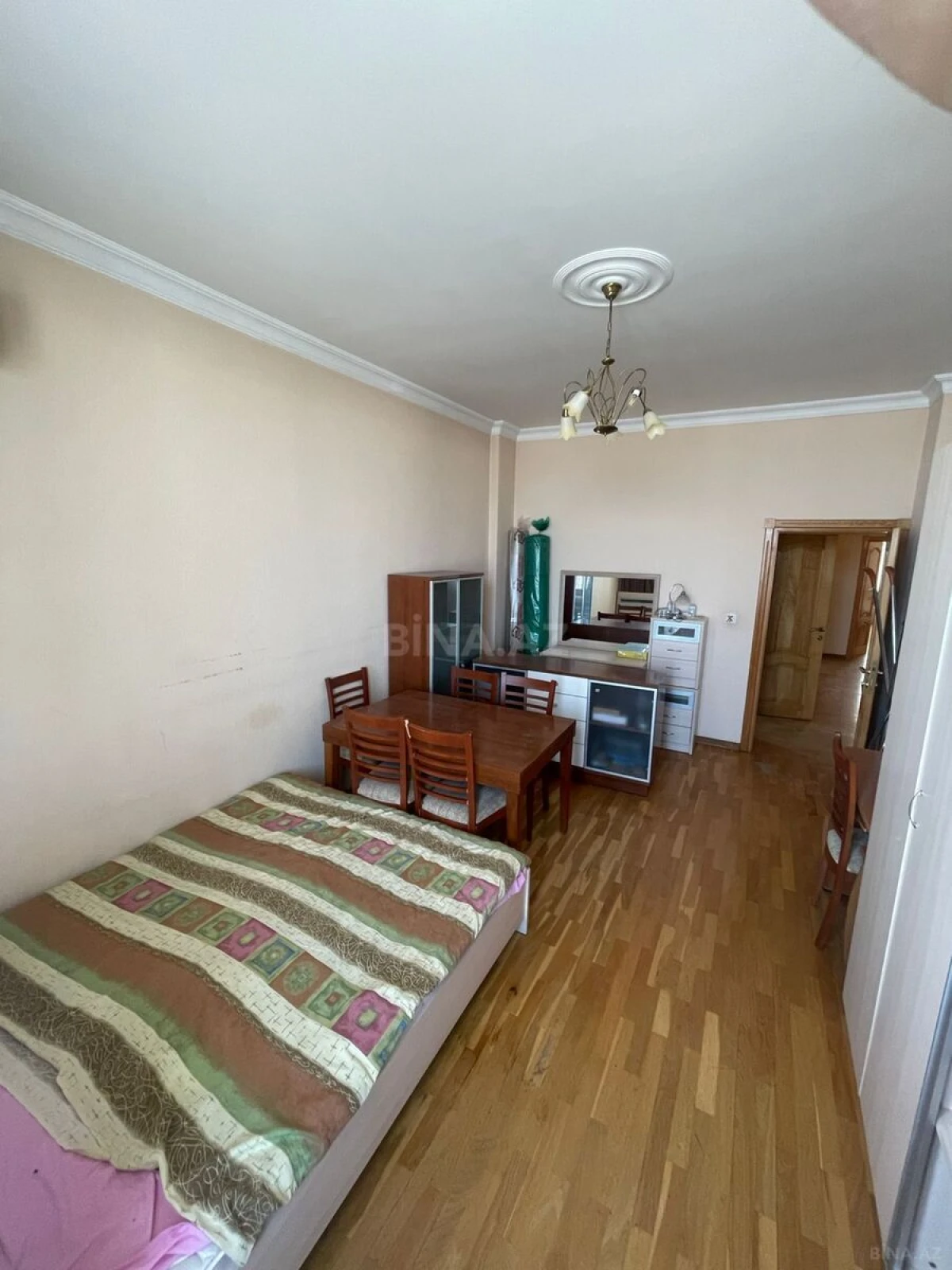 Satılır 4 otaqlı mənzil 190 m²