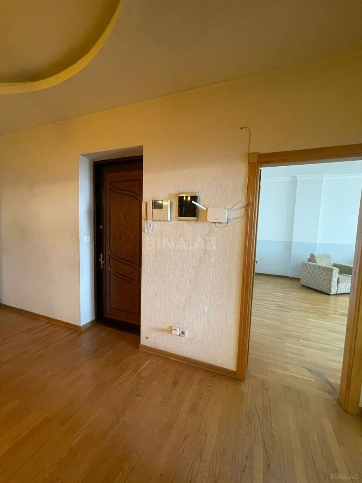 Satılır 4 otaqlı mənzil 190 m²