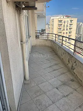 Satılır 4 otaqlı mənzil 190 m²