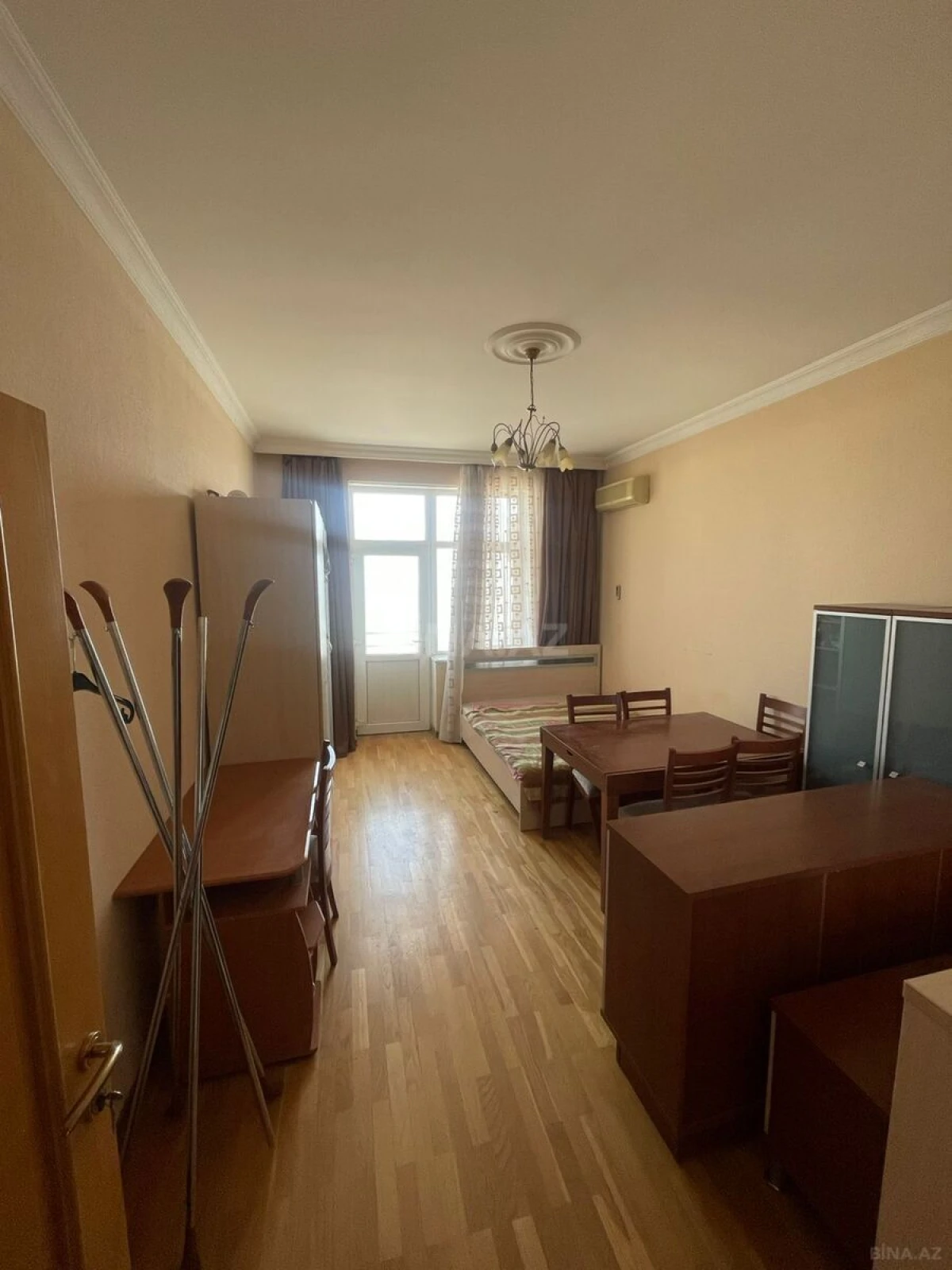 Satılır 4 otaqlı mənzil 190 m²