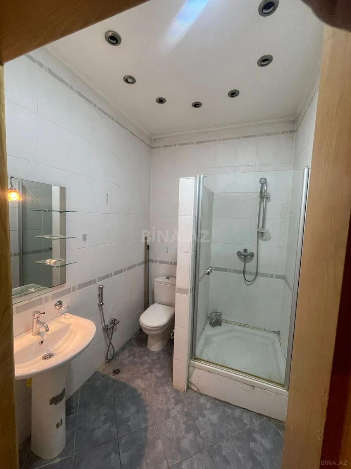 Satılır 4 otaqlı mənzil 190 m²