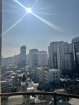 Satılır 4 otaqlı mənzil 190 m²