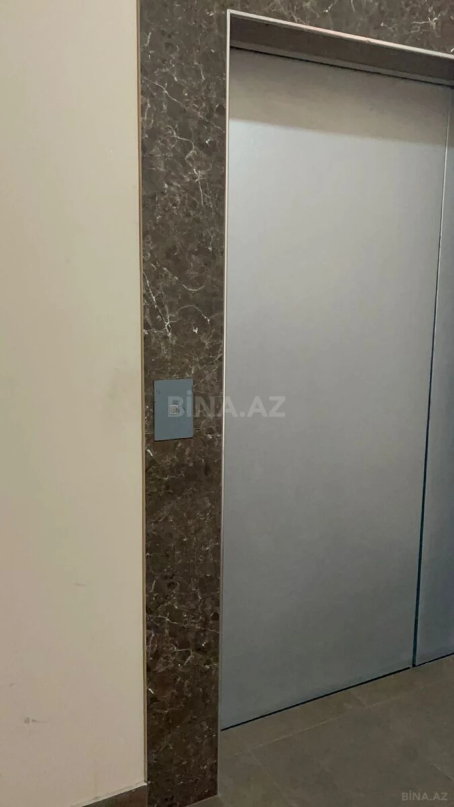 Satılır 4 otaqlı mənzil 190 m²