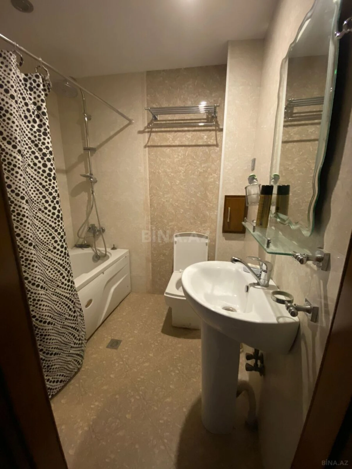 Satılır 4 otaqlı mənzil 110 m²