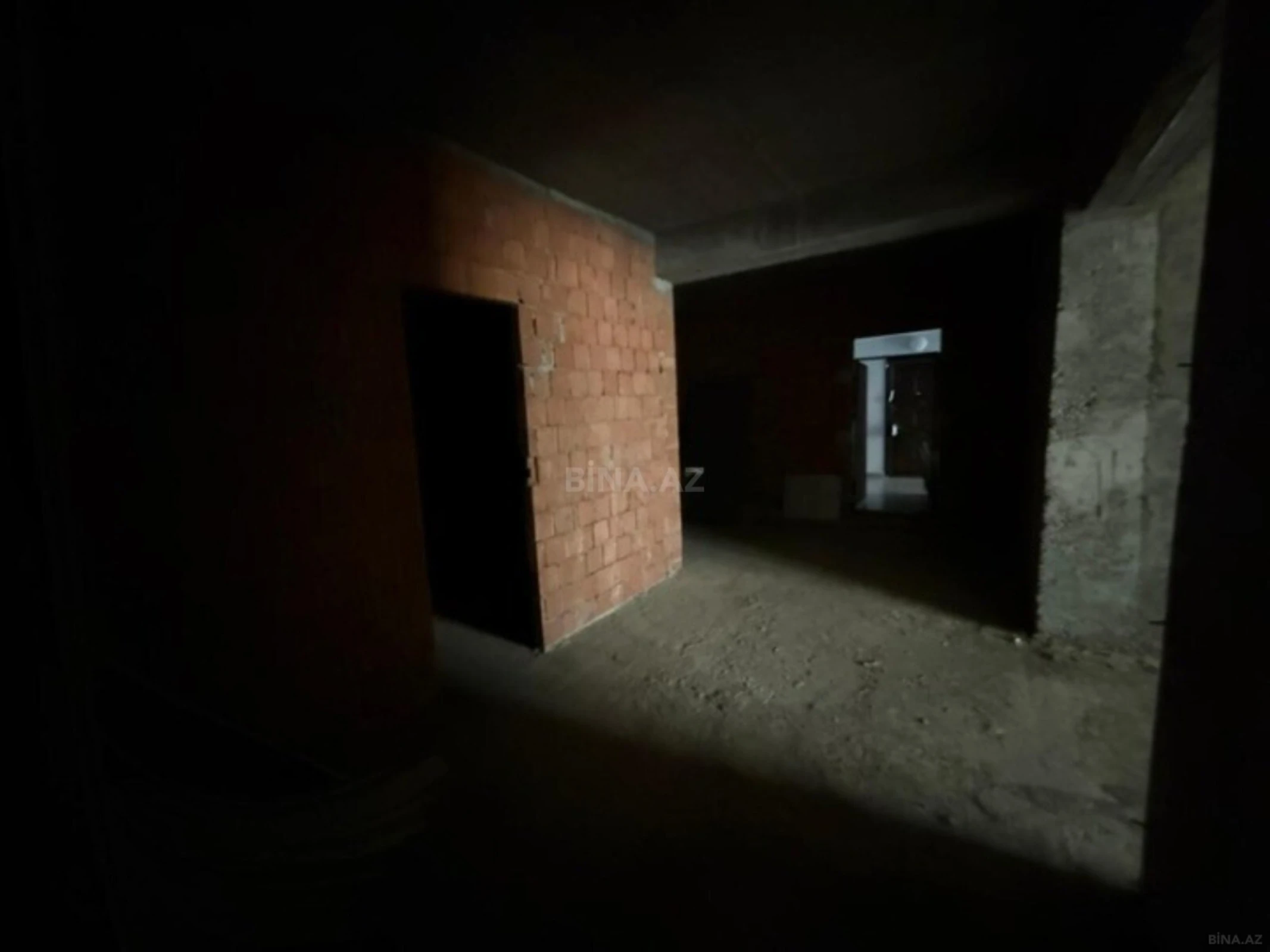 Satılır 3 otaqlı mənzil 154 m²