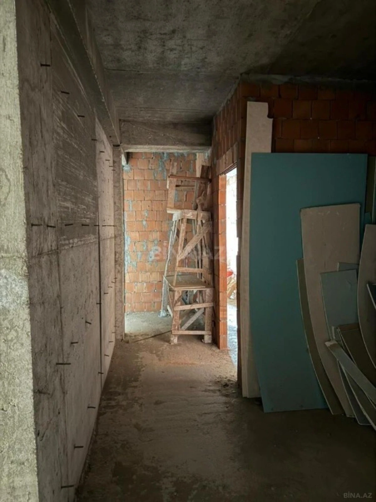 Satılır 3 otaqlı mənzil 154 m²